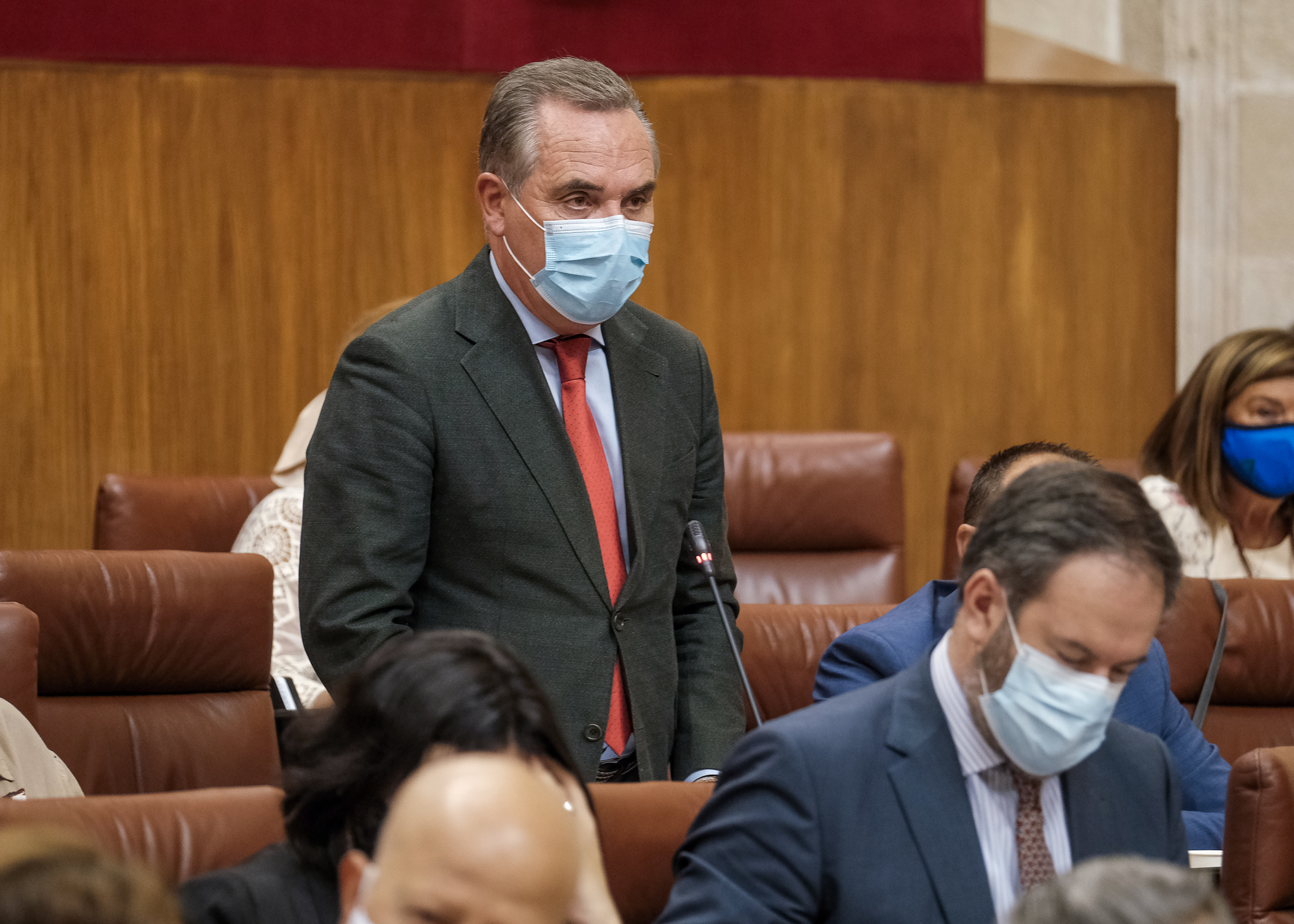 Juan Francisco Bueno, del Grupo Popular, pregunta a la consejera de Fomento sobre la nueva ley estatal de vivienda 