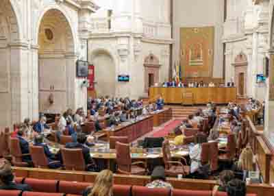  Sesin plenaria con aforo completo de parlamentarios durante la intervencin del presidente de la Junta de Andaluca 