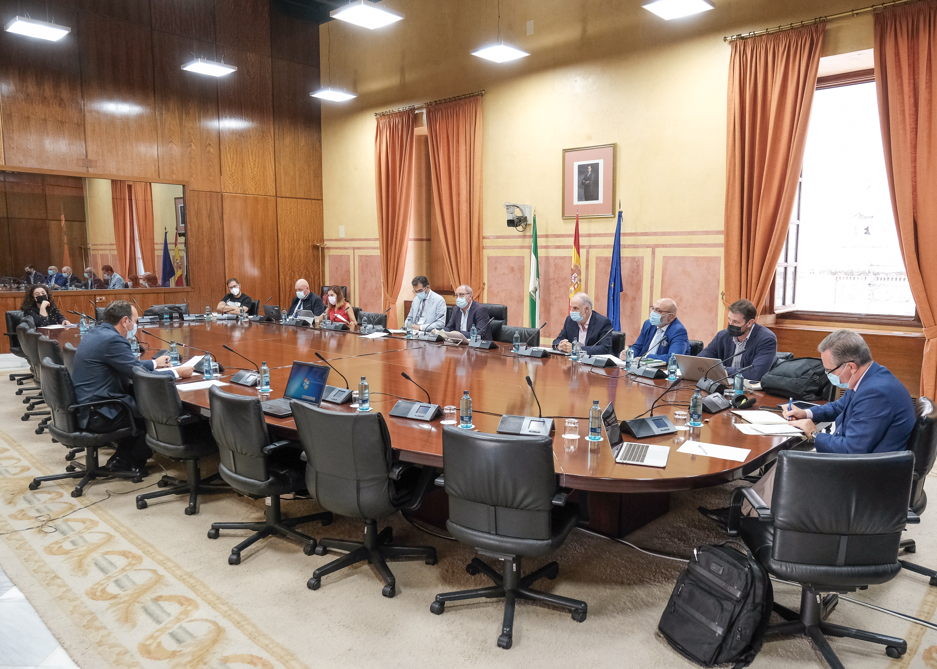   La Comisi�n de Fomento, Infraestructuras y Ordenaci�n del Territorio durante las comparecencias de agentes sociales interesados en un proyecto de ley que se est�n produciendo esta ma�ana   