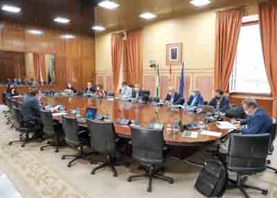   La Comisi�n de Fomento, Infraestructuras y Ordenaci�n del Territorio durante las comparecencias de agentes sociales interesados en un proyecto de ley que se est�n produciendo esta ma�ana   