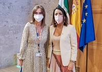 La presidenta del Parlamento, junto a la directora general del Patronato de la Alhambra y el Generalife 