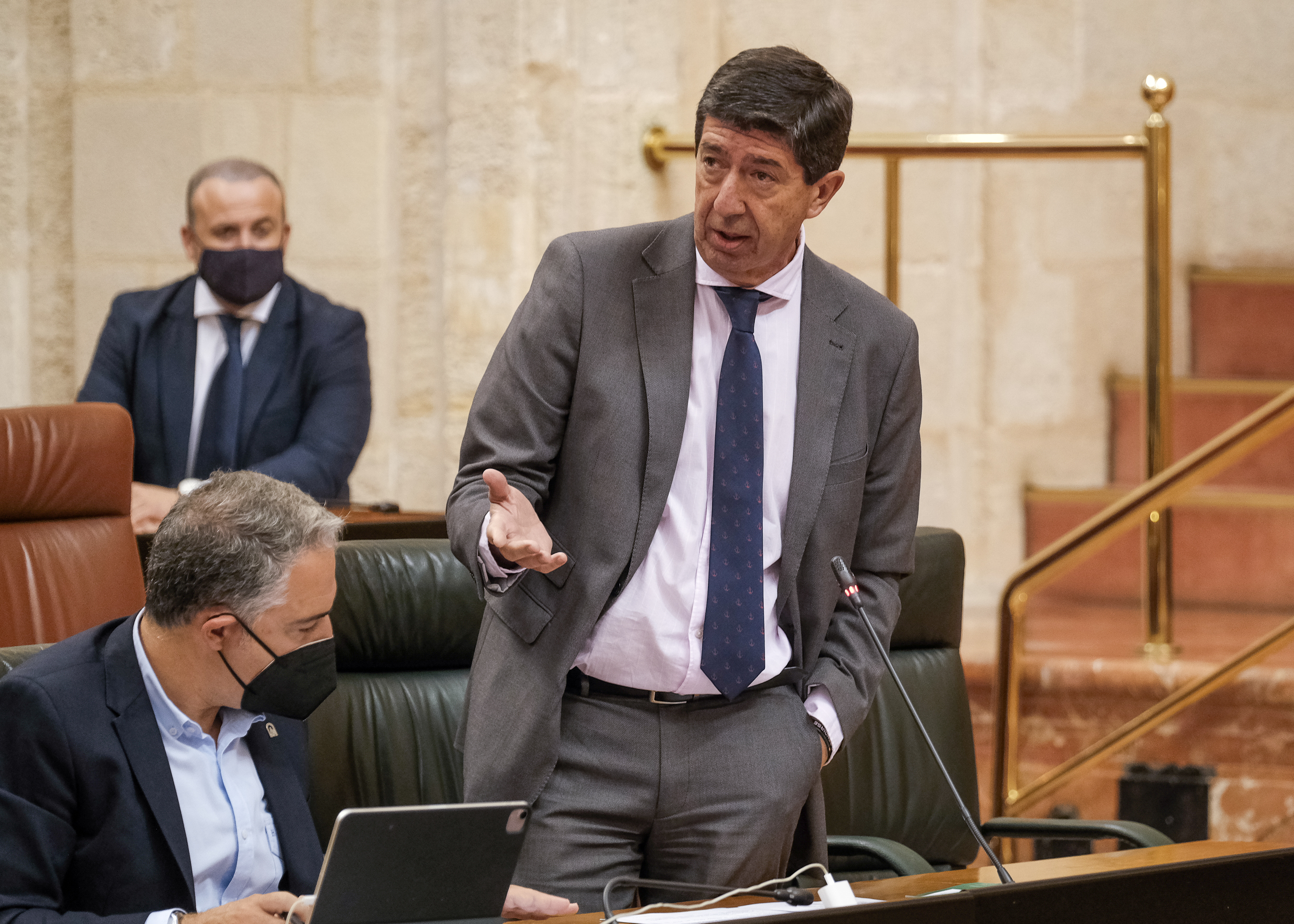 Juan Marín, vicepresidente de la Junta de Andalucía y consejero de Turismo, contesta a la cuestión 