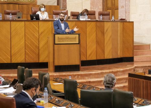   Jos Antonio Hidalgo se dirige al consejero en su defensa de la enmienda a la totalidad  presentada por el Grupo Socialista al proyecto de ley de tasas y precios pblicos