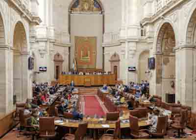 El Pleno del Parlamento de Andaluca durante las preguntas al presidente de la Junta 