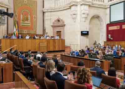  El Parlamento de Andaluca aplaude tras la lectura de la declaracin institucional leda en reconocimiento de la provincia de Huelva 