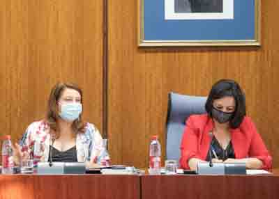  Carmen Crespo, consejera de Agricultura, y Virginia Prez, presidenta de la comisin correspondiente 