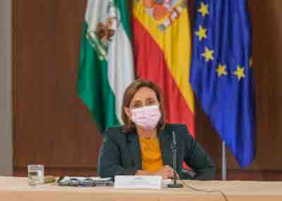 Dolores Llop, presidenta de la Asociacin de Interventores de Parlamentos, toma la palabra 