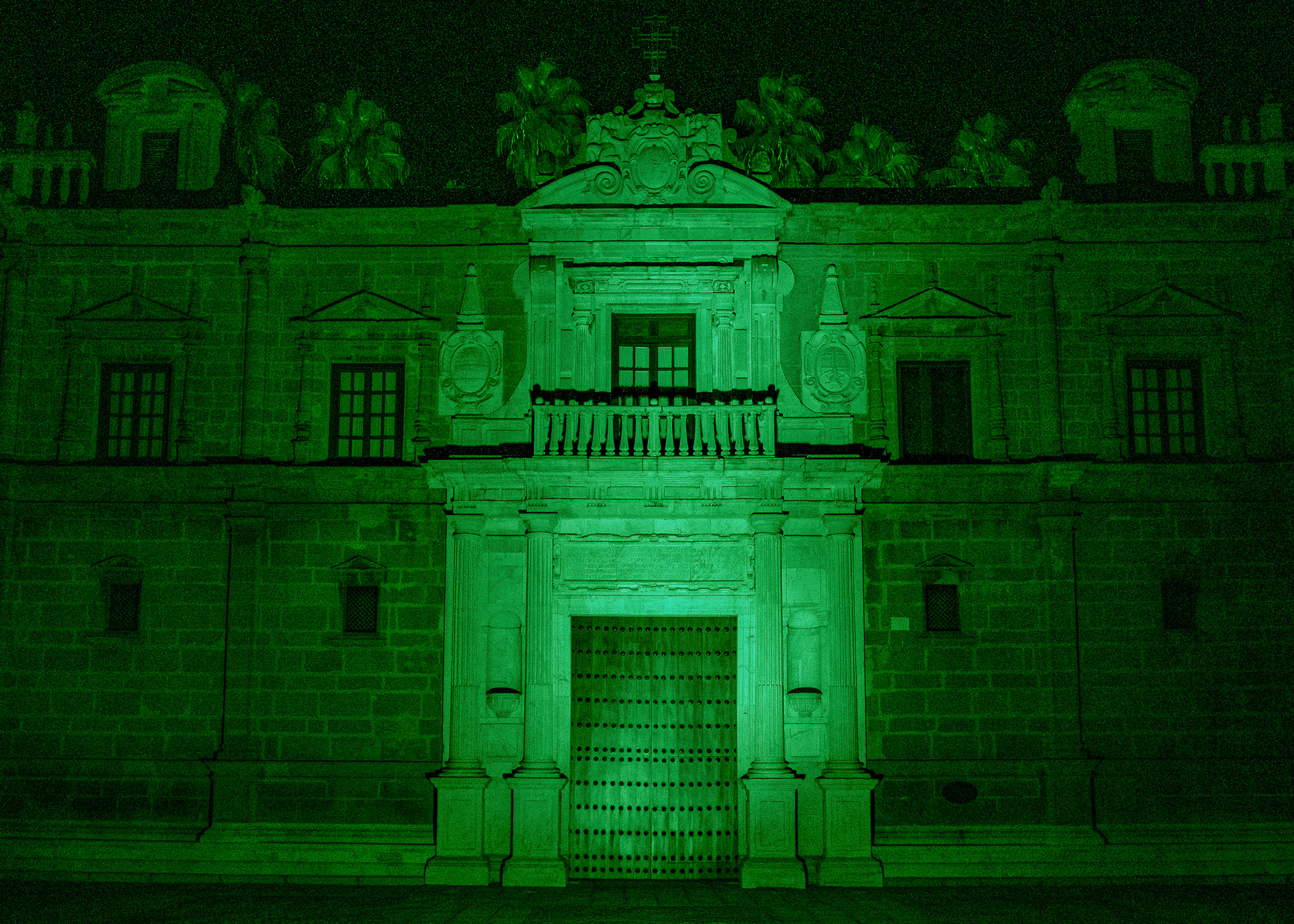   La fachada principal del Parlamento de Andaluca se ilumina esta noche de verde por el Da Internacional del Sndrome de Phelan-Mcdermit 
