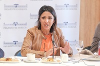    La presidenta del Parlamento, Marta Bosquet, interviene en el desayuno informativo ofrecido para presentar a los medios la propuesta de reforma del Reglamento