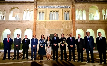 Foto de familia en los Reales Alczares de Sevilla