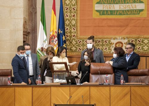  La Mesa del Parlamento en el recuento tras la votacin realizada para la designacin de Juan Espadas como senador