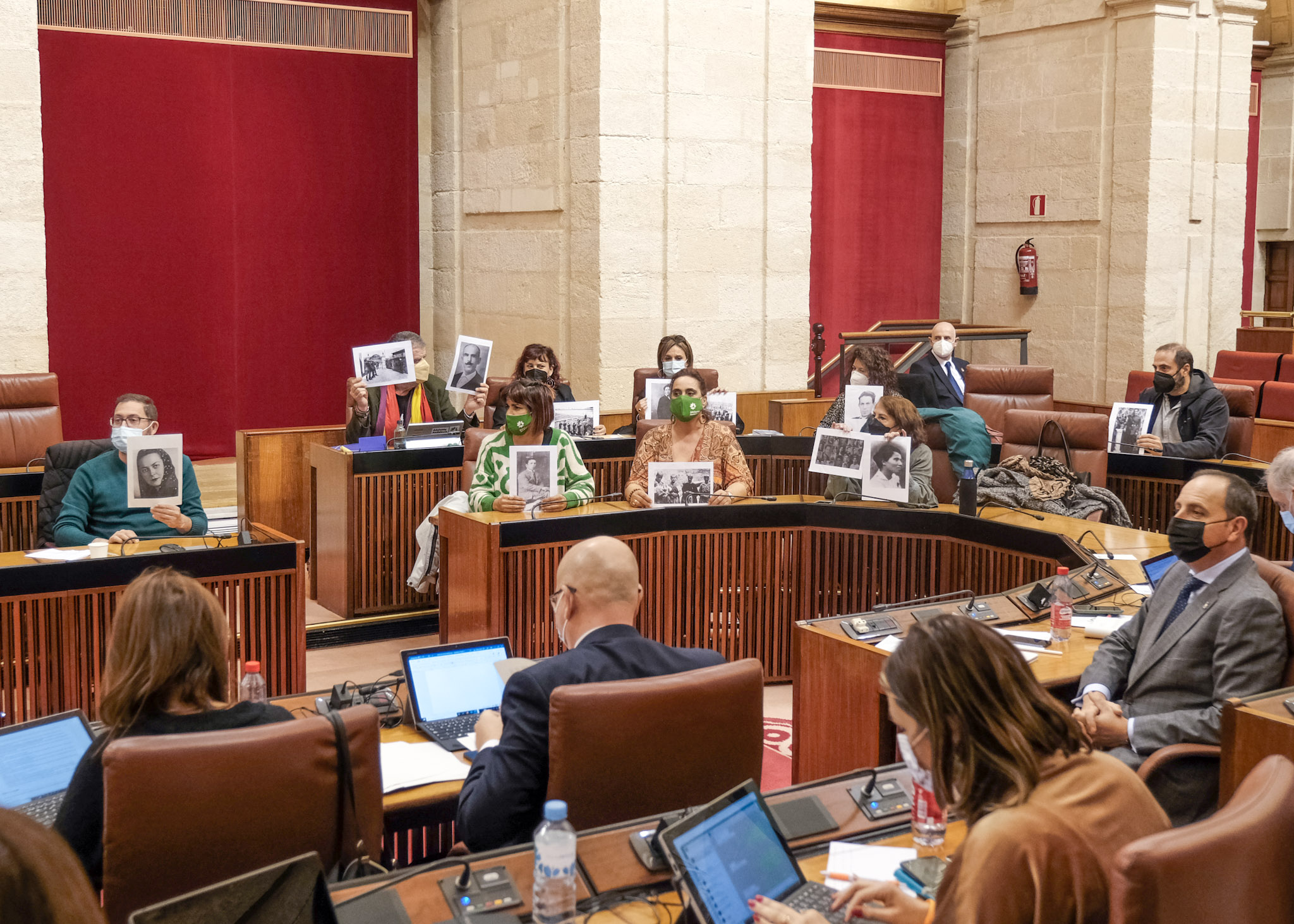 Diputados no adscritos en sus escaos durante el debate de la toma en consideracin de la Proposicin de Ley de Concordia entre Espaoles 