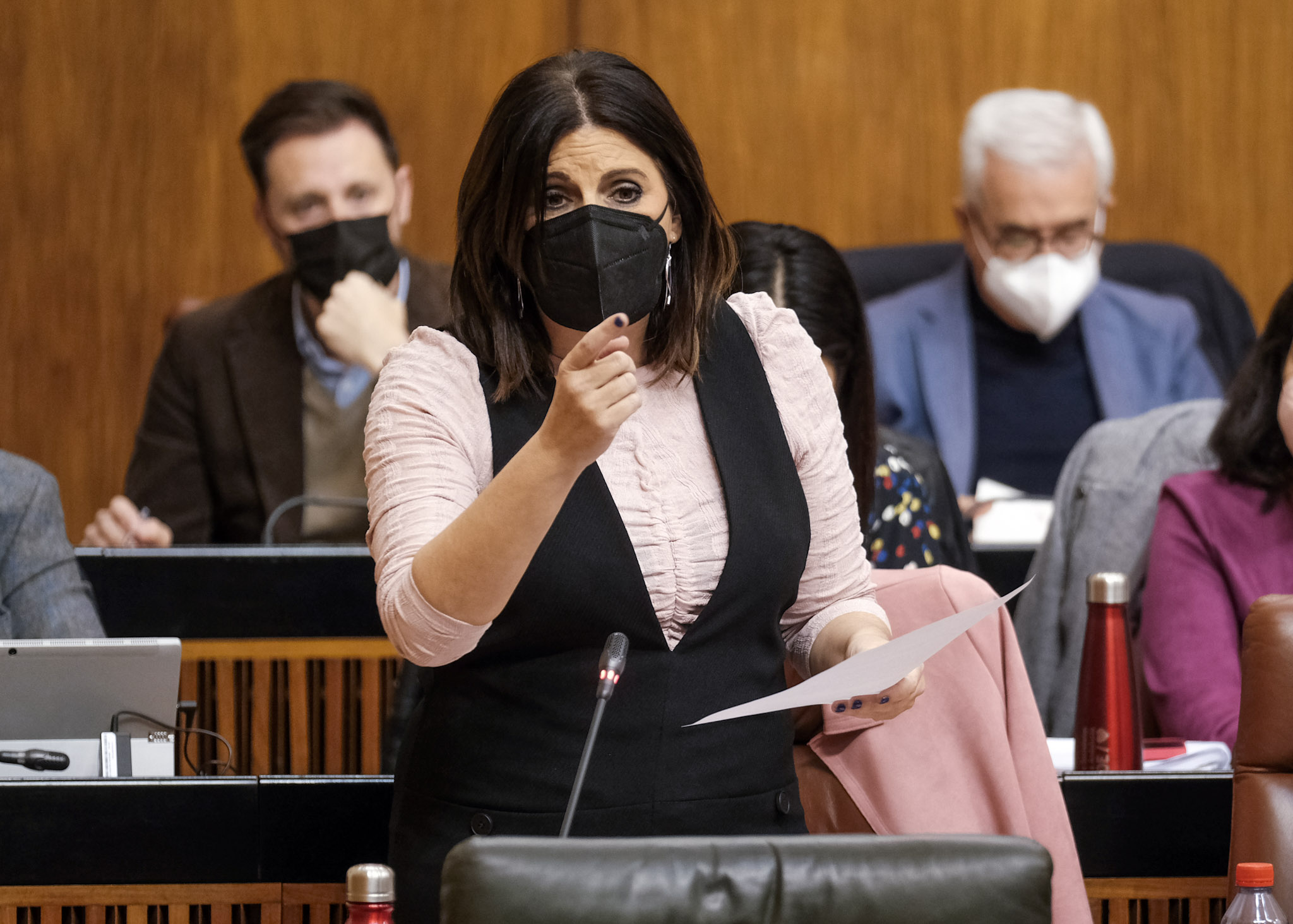  �ngeles Ferriz, portavoz socialista, pregunta al presidente sobre las medidas ante la situaci�n de la atenci�n sanitaria en Andaluc�a
