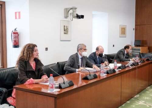  Primera reunión de la Junta Electoral de Andalucía tras la convocatoria electoral, presidida por José Santos y como secretario el letrado mayor del Parlamento, Ángel Marrero