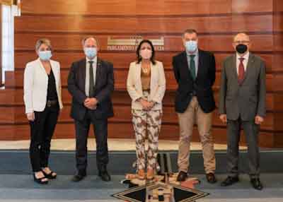 La presidenta del Parlamento de Andaluca, Marta Bosquet, junto a los representantes de las oficinas antifraude de Andaluca, Catalua, Comunidad Valenciana e Islas Baleares 