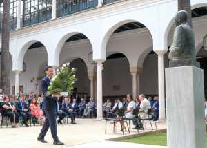 Ofrenda floral del presidente de la Junta de Andaluca en funciones