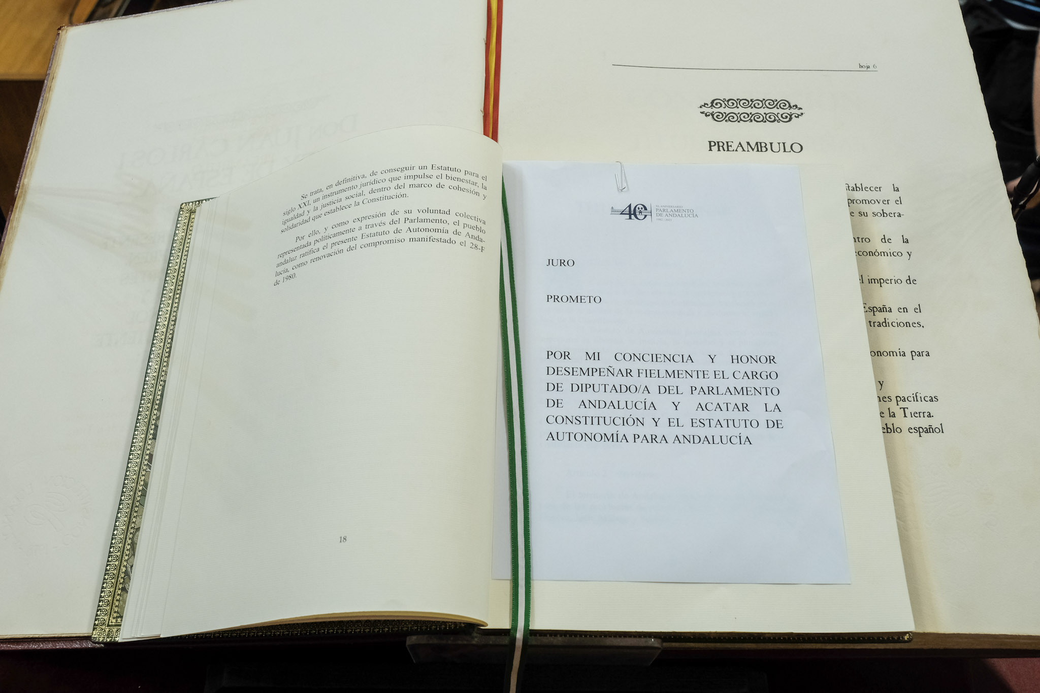  Ejemplar de la Constuci�n Espa�ola y del Estatuto de Autonom�a junto con la f�rmula de juramento del cargo