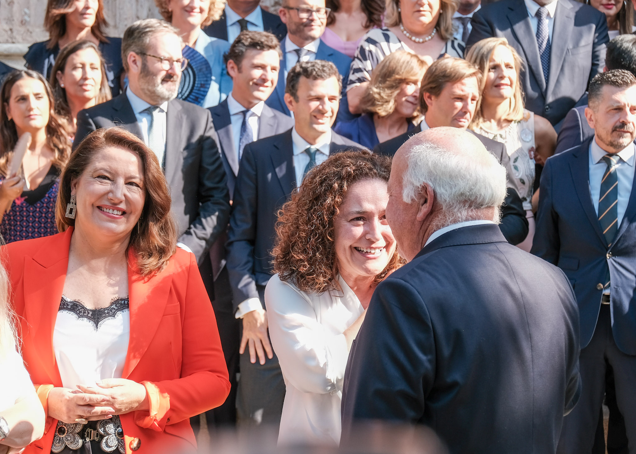  Inmaculada Nieto saluda a Jes�s Aguirre antes de comenzar del Pleno