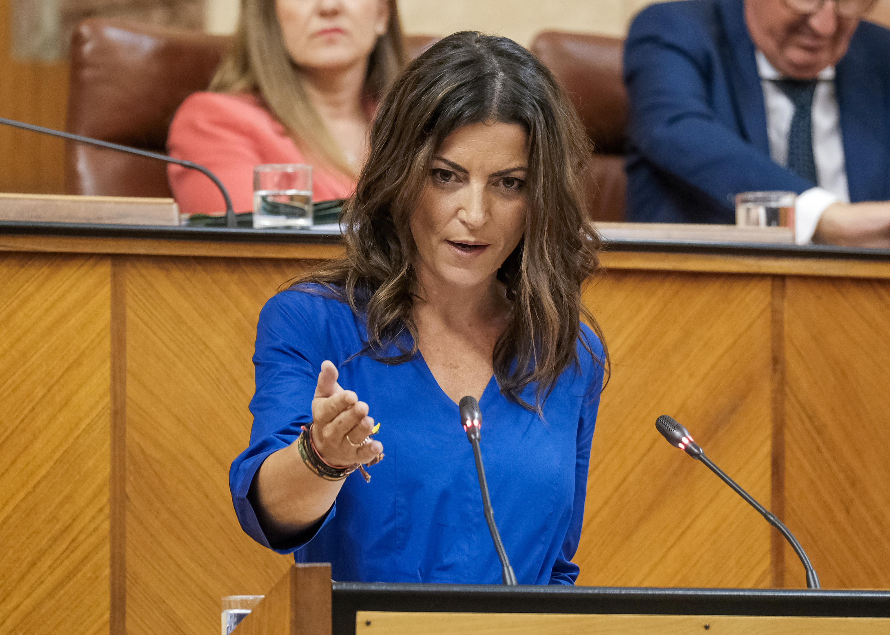  La diputada Macarena Olona replica al candidato a la Presidencia de la Junta durante el debate de investidura