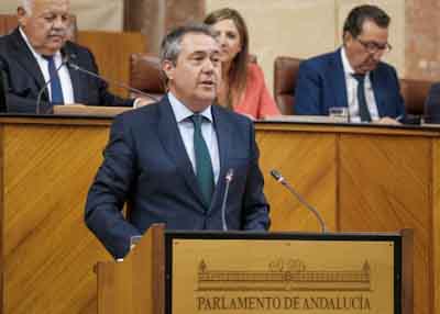  En representacin del Grupo Parlamentario Socialista interviene Juan Espadas en el debate de investidura