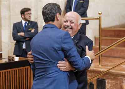El presidente del Parlamento de Andaluca, Jess Aguirre, felicita al nuevo presidente de la Junta de Andaluca, Juan Manuel Moreno 