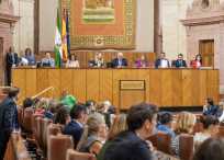  La Mesa del Parlamento durante la sesin plenaria del 27 de julio