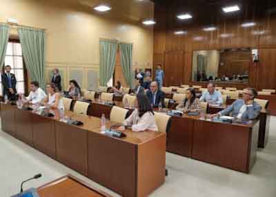  Diputados que integran la Comisin de Desarrollo Estatutario durante su sesin constitutiva  