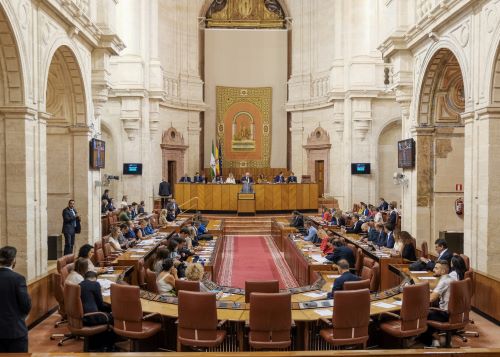  El Pleno del Parlamento contina con el orden del da de la sesin iniciada ayer