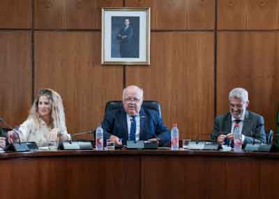 Jess Aguirre, presidente del Parlamento, Ana Mara Mestre, vicepresidenta primera y ngel Marrero, letrado mayor, al inicio de la Junta de Portavoces 