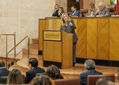  La consejera de Economa, Carolina Espaa, se dirige a Juan Espadas para contestar a la emienda a la totalidad del proyecto de ley de presupuesto presentada por el Grupo Socialista  