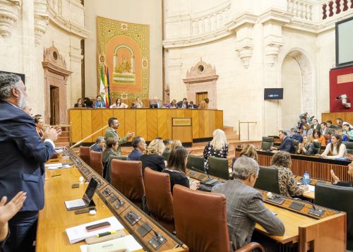  Aplausos tras la aprobacin del Proyecto de Ley del Presupuesto para Andaluca 2023 