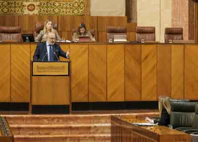 Alejandro Hernndez, del Grupo Vox, se dirige a la consejera de Fomento, Articulacin del Territorio y Vivienda 