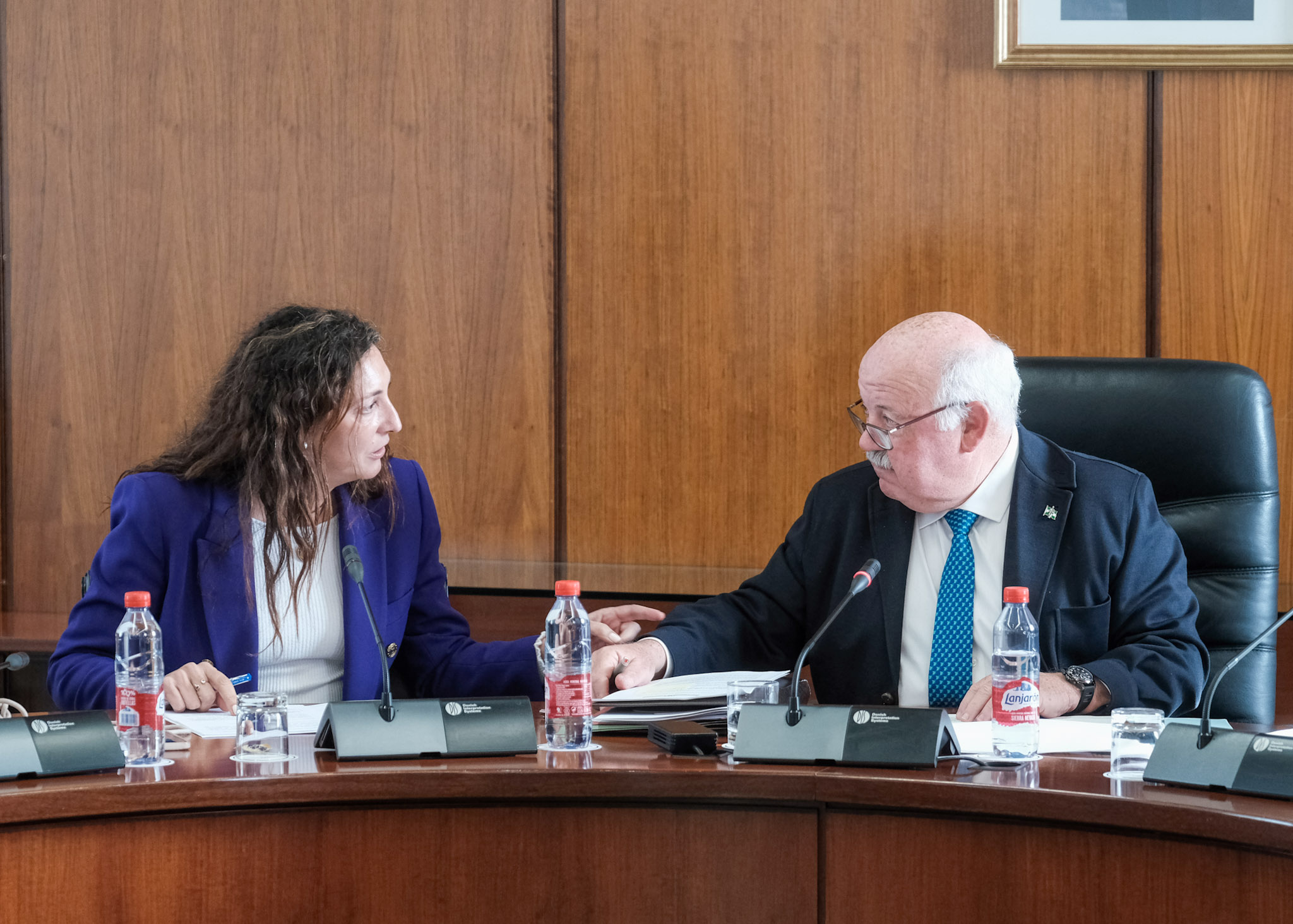  La consejera de Inclusin Social, Juventud, Familias e Igualdad, Loles Lpez, junto al presidente del Parlamento, Jess Aguirre