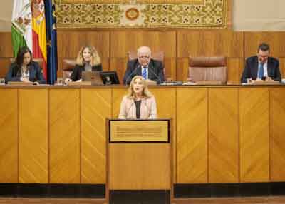 La Mesa del Parlamento de Andalucía durante la intervención de la consejera de Economía 