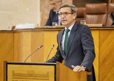 Jorge Paradela, consejero de Poltica Industrial y Energa, comparece para informar en un debate agrupado sobre poltica de apoyo al sector industrial andaluz