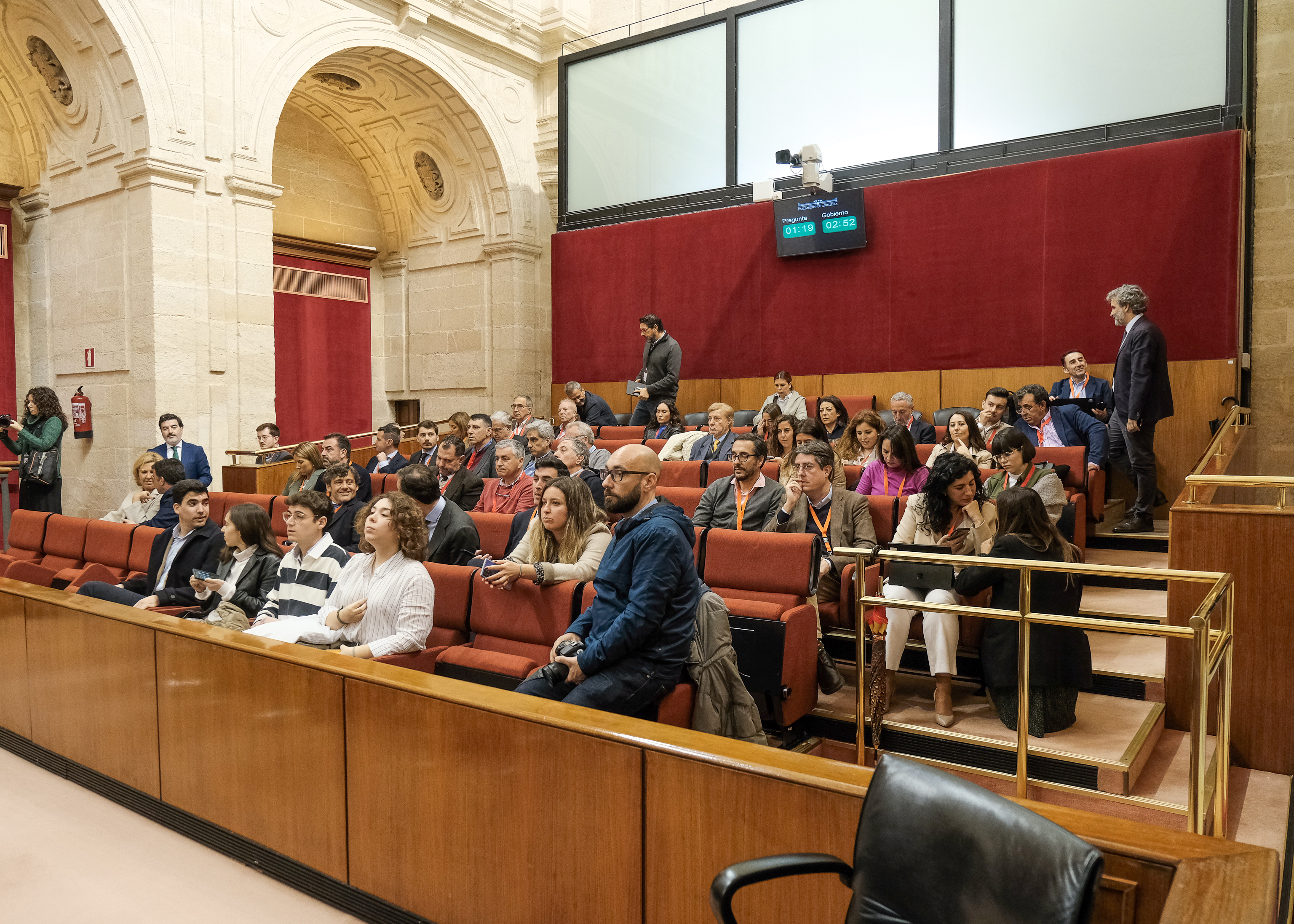 Tribuna de pblico que sigue la sesin de control 