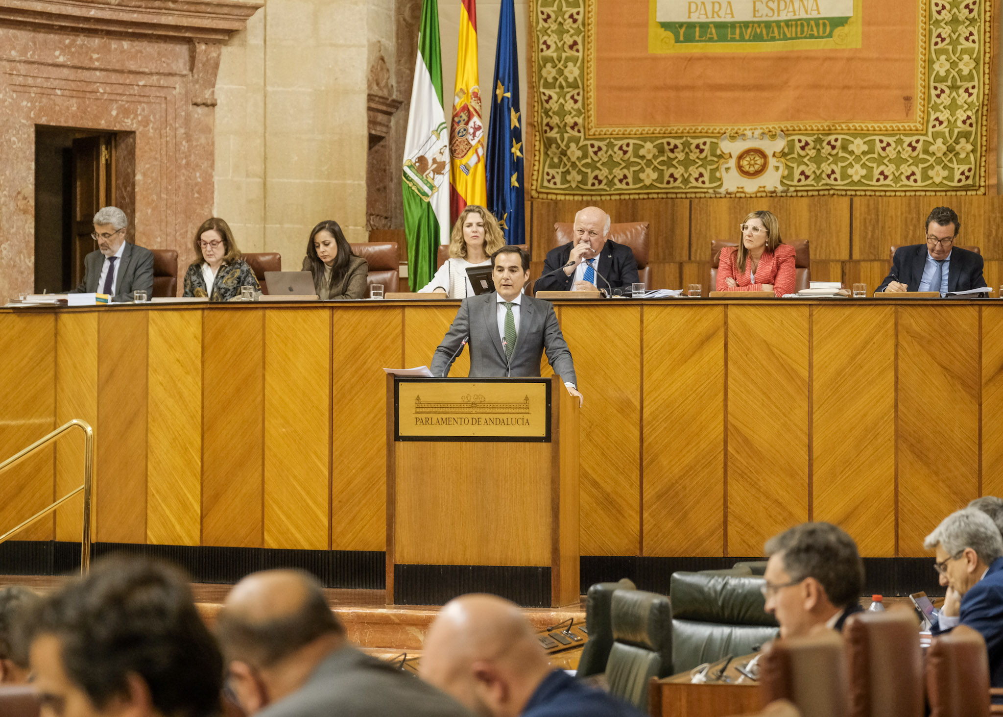 La Mesa del Parlamento durante la comparecencia del consejero de Justicia 