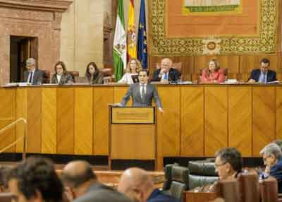 La Mesa del Parlamento durante la comparecencia del consejero de Justicia 