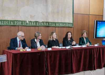  La Mesa presidencial del encuentro con los expertos y autoridades intervinientes durante la presentacin de Ana Mara Mestre, vicepresidenta primera del Parlamento