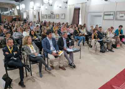 Pblico asistente al Foro Parlamentario Felino Andaluz con intervenciones de expertos en la materia