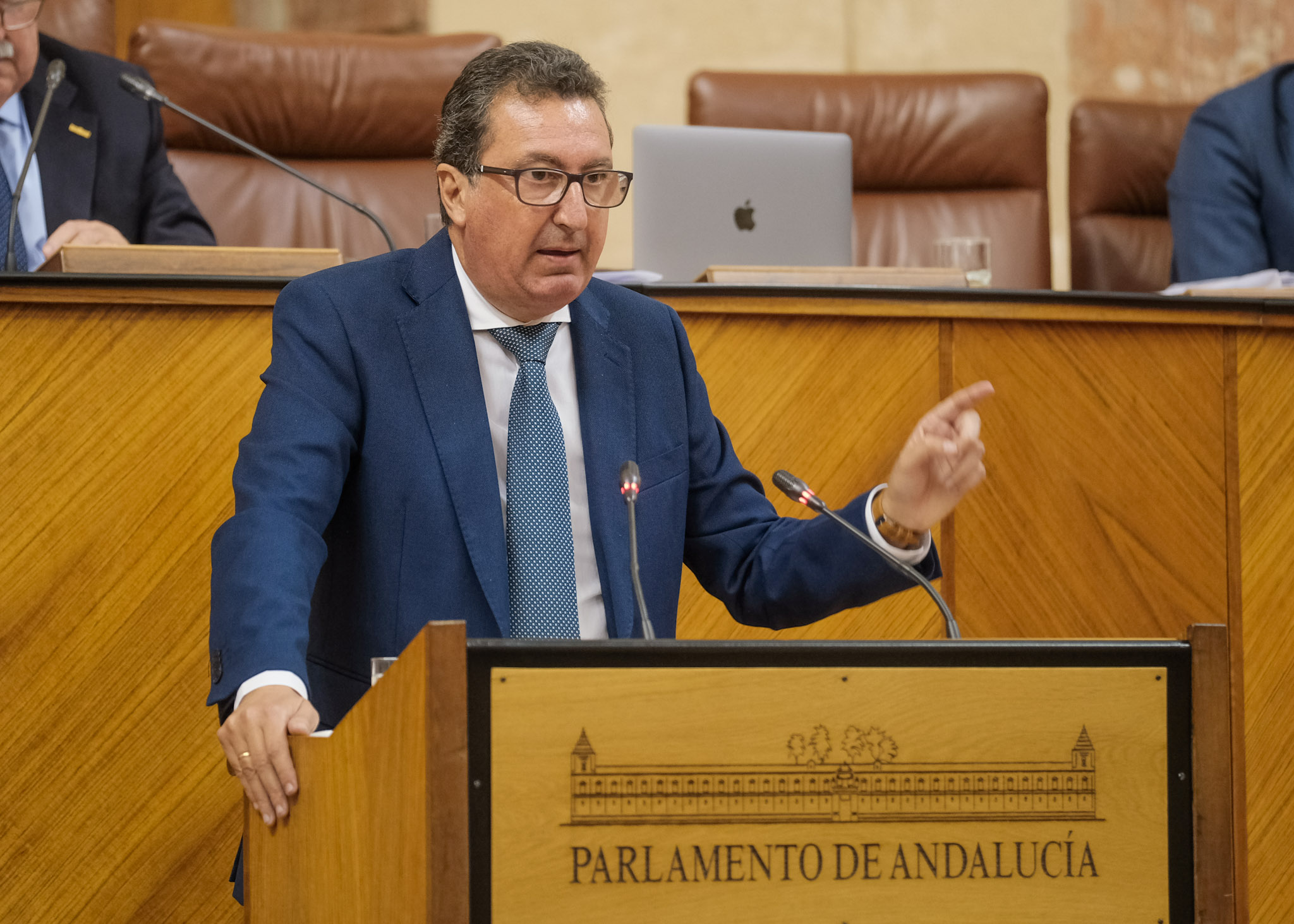 Manuel Andrs Gonzlez, del G.P. Popular, solicita al Pleno la toma en consideracin de la Proposicin de ley para la mejora de la ordenacin de las zonas agrcolas del Condado de Huelva, en los trminos municipales de Almonte, Bonares, Lucena del Puerto, Moguer y Rociana del Condado (Huelva)
 