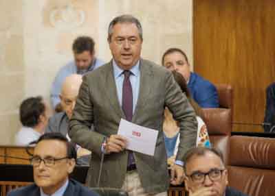  Juan Espadas, presidente del G.P. Socialista, centra su pregunta al presidente de la Junta en la situacin de la sanidad pblica en Andaluca