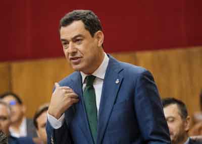  El presidente de la Junta de Andaluca, Juan Manuel Moreno, contesta a las preguntas de los portavoces en la sesin de control al Consejo de Gobierno 