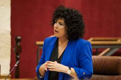 Mara Isabel Mora, portavoz del Grupo Mixto-Adelante Andaluca, formula una pregunta a la consejera de Fomento sobre el tranva de Alcal de Guadara 