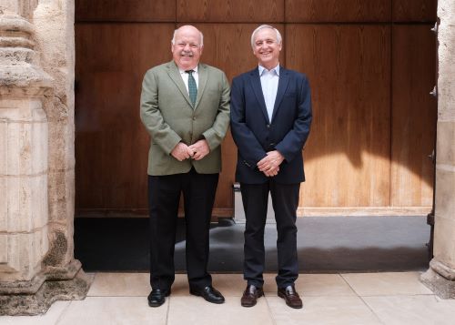    El presidente del Parlamento, Jes Aguirre y el presidente de Aldeas Infantiles SOS de Espaa, Pedro Puig  