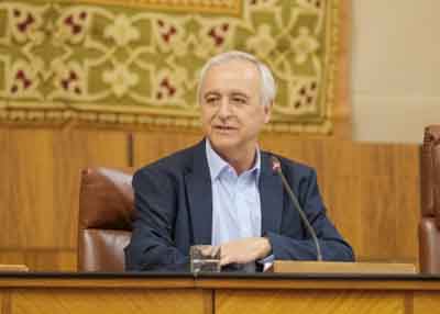 Pedro Puig, presidente de Aldeas Infantiles SOS, interviene en el acto  