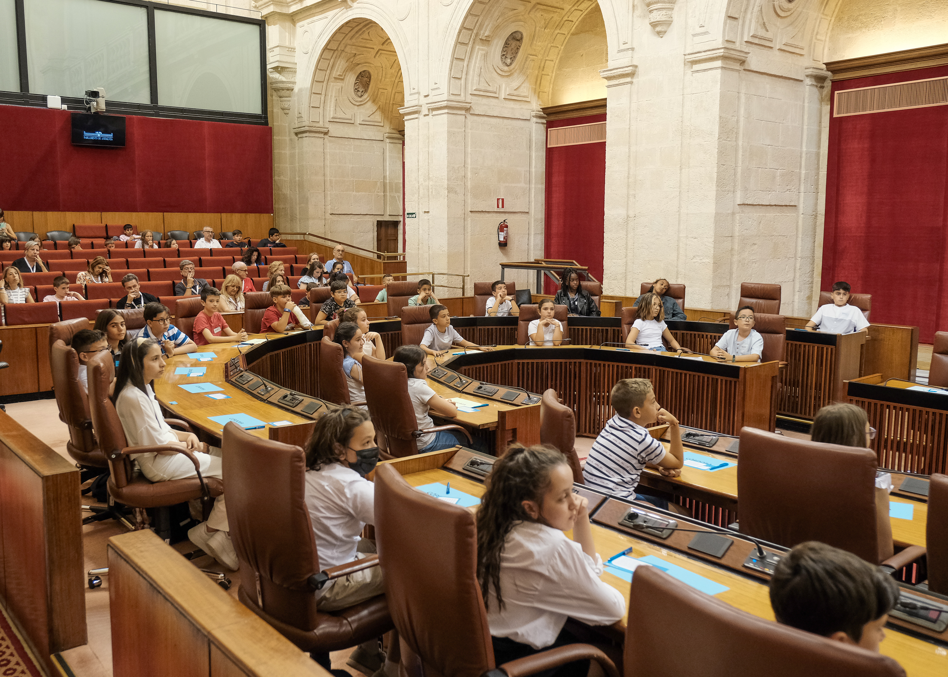Otro momento del acto en el que los nios han asumido el papel de diputados por un da en el Parlamento andaluz