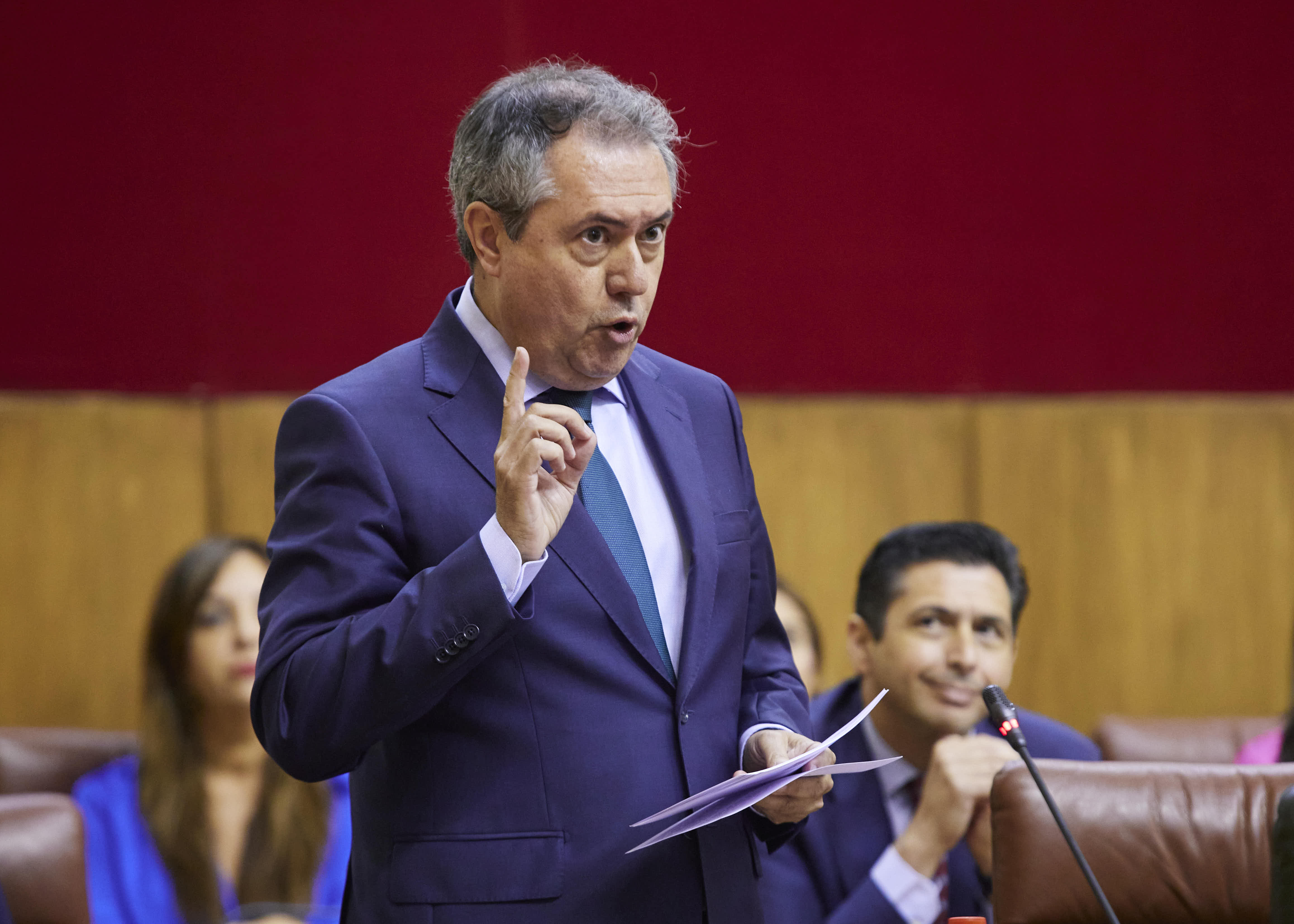  Juan Espadas, presidente del G.P. Socialista, centra su pregunta al presidente del Ejecutivo en los ayuntamientos andaluces 