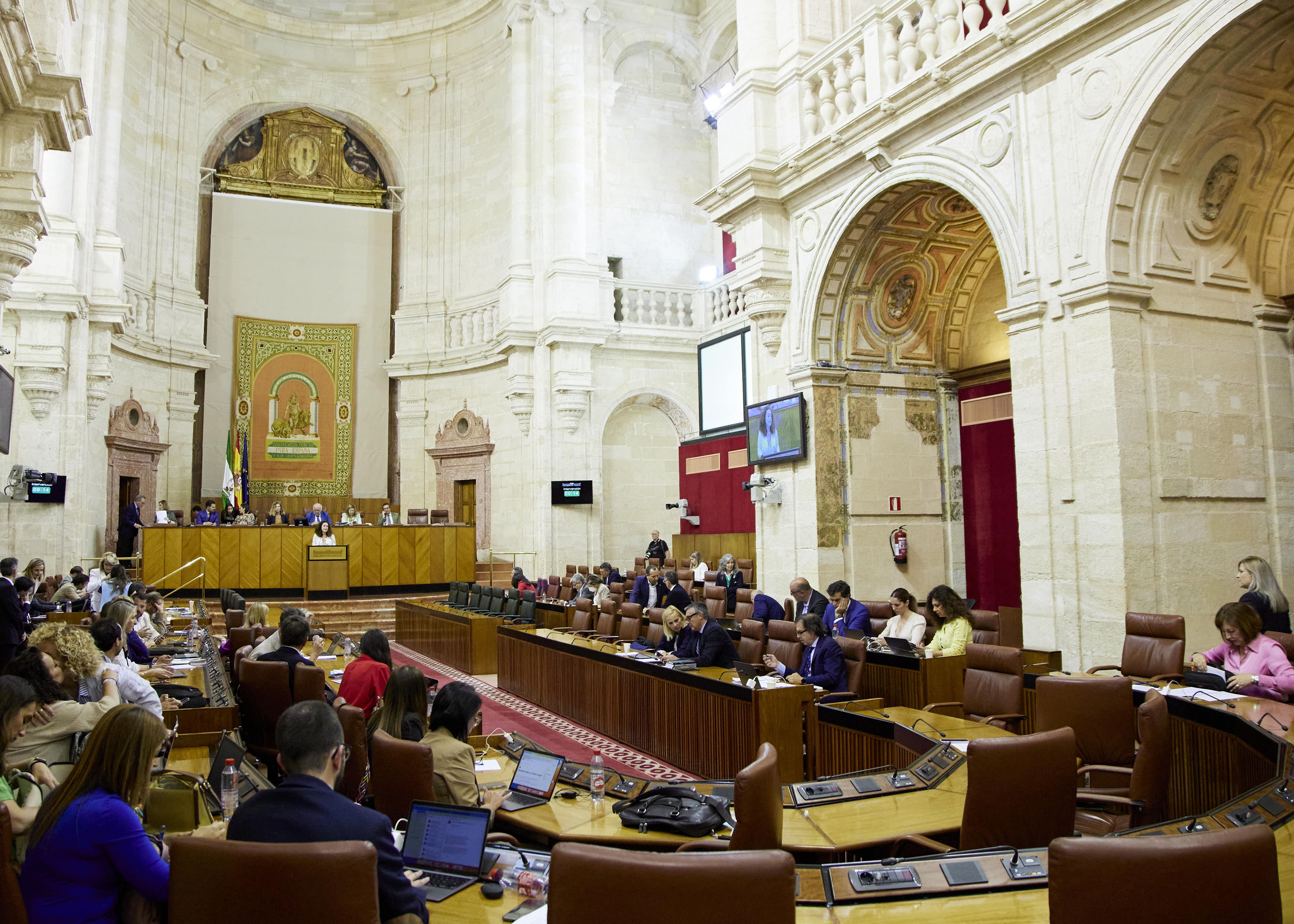    El Pleno del Parlamento de Andaluca inicia la sesin con el debate y votacin de un dictamen de la Comisin de Economa, Hacienda y fondos Europeos