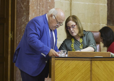  El presidente del Parlamento, Jess Aguirre, y la letrada Carmen Noguerol 